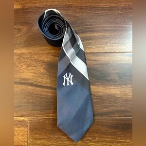 MLB New York Yankees Elegant Navy and Gray Striped Tie